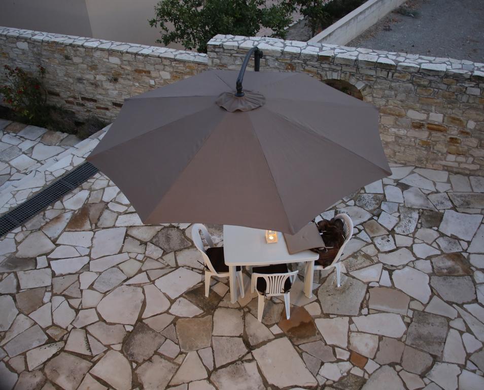 Villa Charoullas Traditional Mansion Alaminos Exterior foto