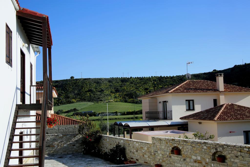 Villa Charoullas Traditional Mansion Alaminos Exterior foto
